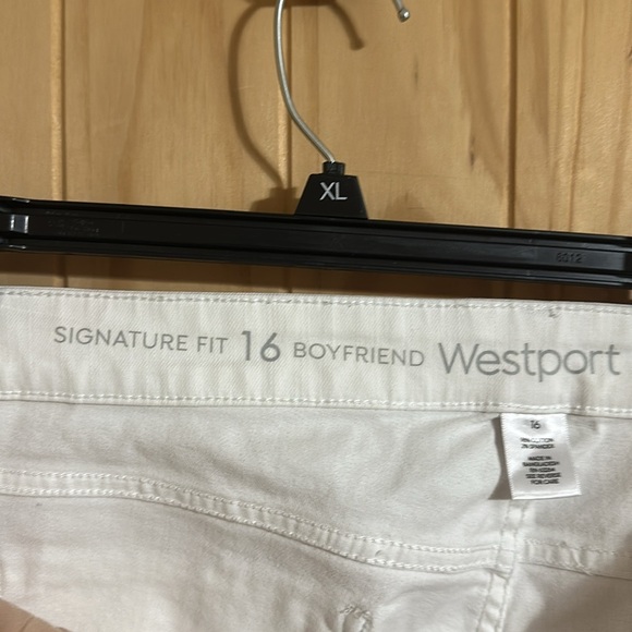 Westport Signature Fit Boyfriend Jeans in White - Picture 4 of 4